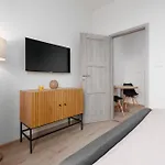 2 Bedrooms Apartment With Kitchen Near The Subway