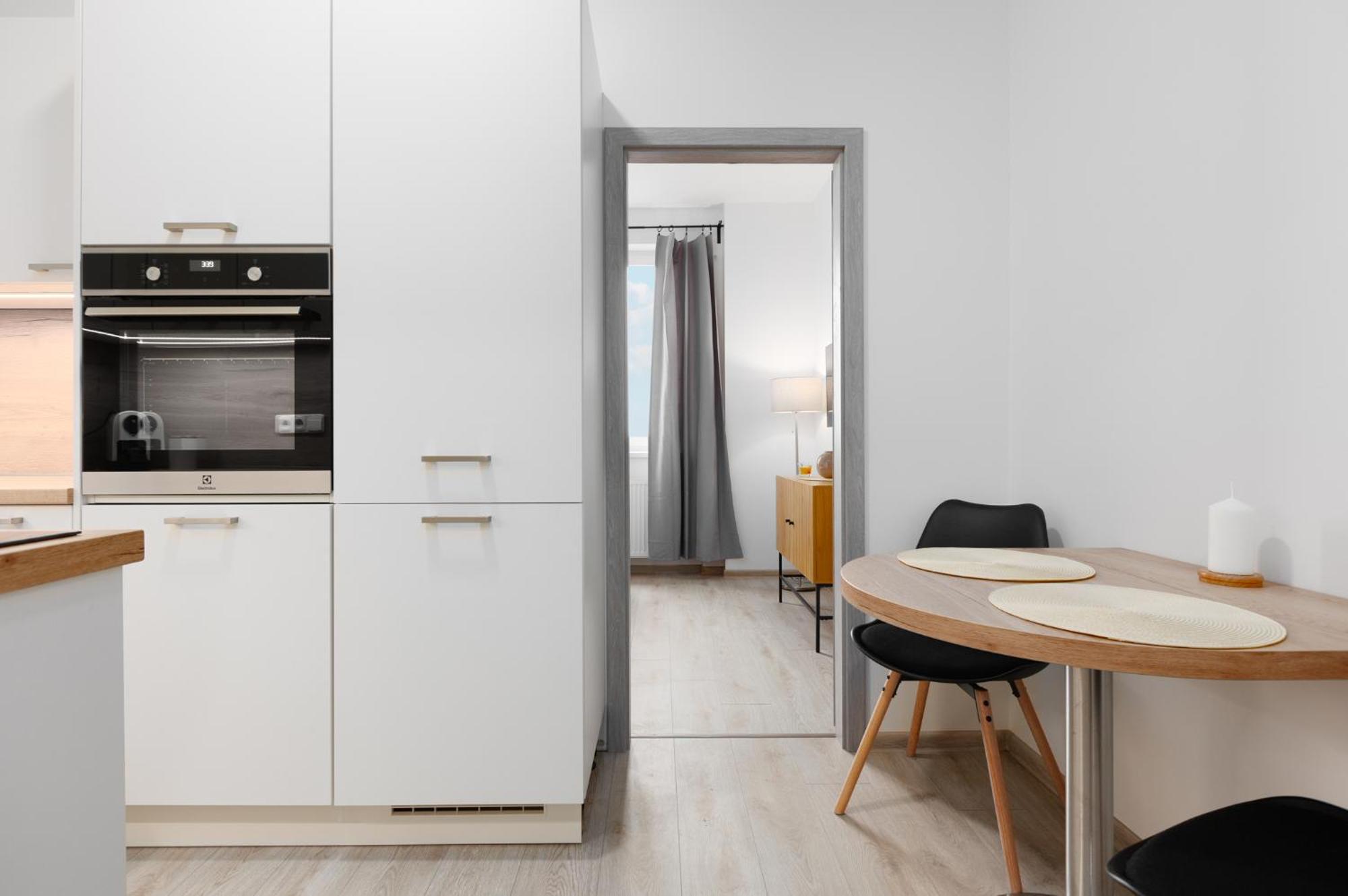 2 Bedrooms With Kitchen Near The Subway *
