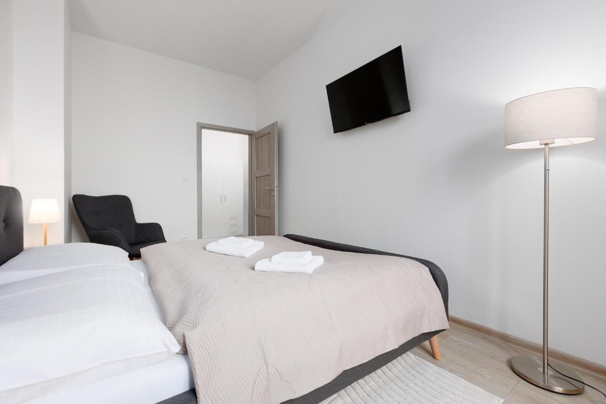 2 Bedrooms With Kitchen Near The Subway Appartamento *